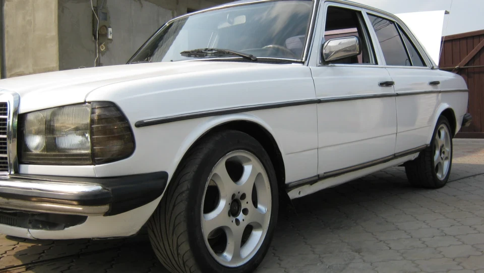 Mercedes-Benz W123 Білий Мерен 3