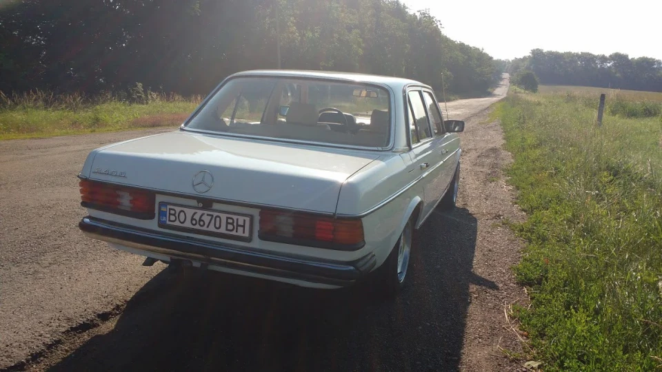 Mercedes-Benz W123 БІЛИЙ ТЕПЛОХІД