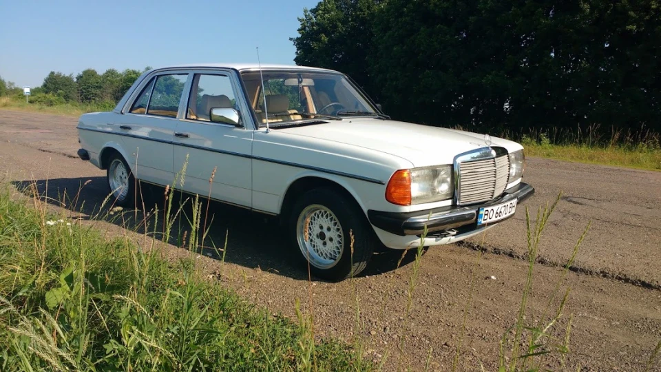 Mercedes-Benz W123 БІЛИЙ ТЕПЛОХІД 2