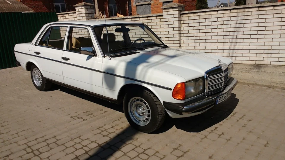 Mercedes-Benz W123 БІЛИЙ ТЕПЛОХІД 3