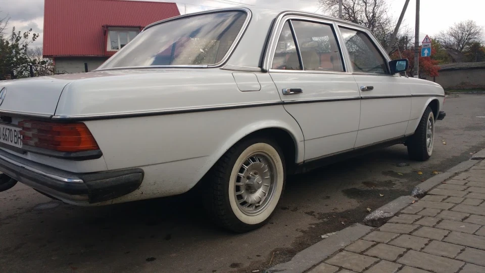 Mercedes-Benz W123 БІЛИЙ ТЕПЛОХІД 4