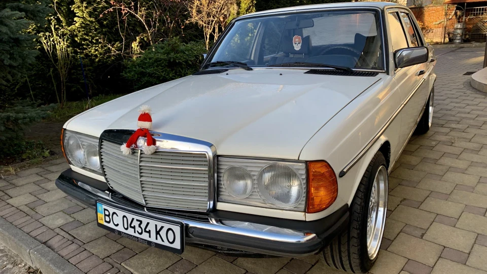 Mercedes-Benz W123 “Cheesecake”