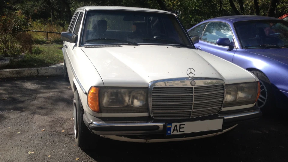 Mercedes-Benz W123 CUSTOM за класикою 4