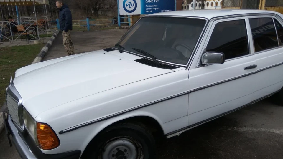 Mercedes-Benz W123 CUSTOM за класикою 5