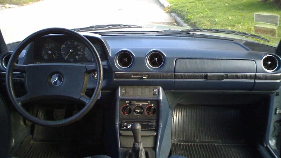 Mercedes-Benz W123 Daimler-Benz AG.