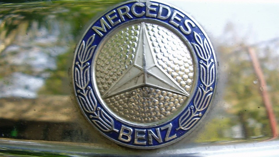 Mercedes-Benz W123 Daimler-Benz AG. 2