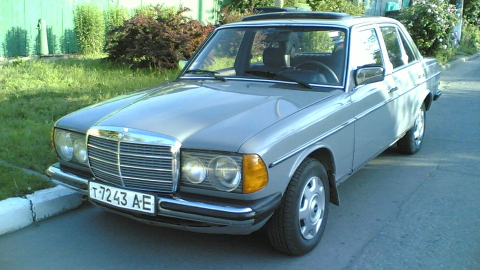 Mercedes-Benz W123 Daimler-Benz AG. 3