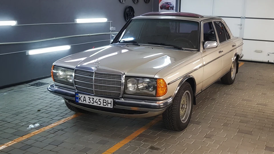 Mercedes-Benz W123 "Der Minister"