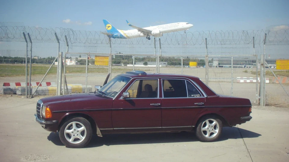 Mercedes-Benz W123 Deutsch Diesellokomotive