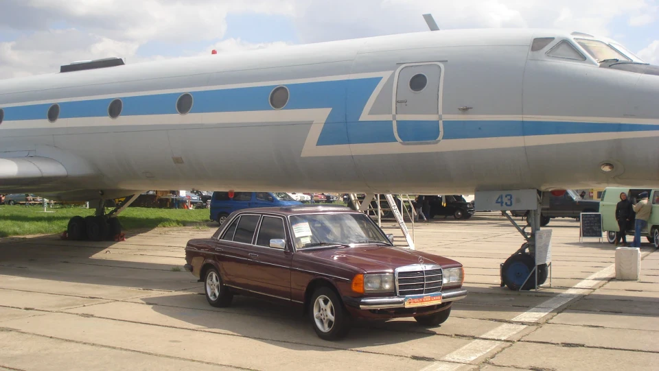 Mercedes-Benz W123 Deutsch Diesellokomotive 2