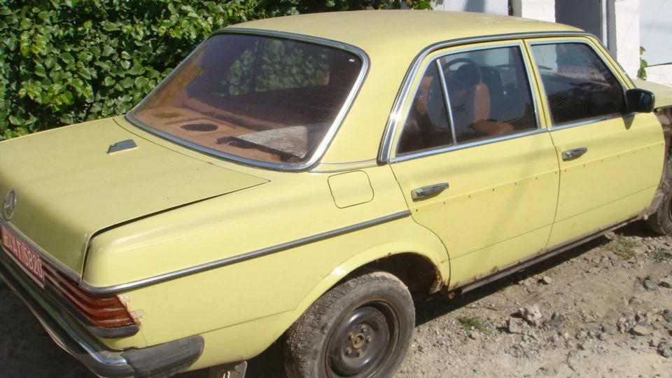 Mercedes-Benz W123 Е 230 4