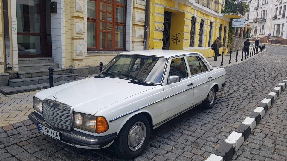 Mercedes-Benz W123 “Frau Didi”