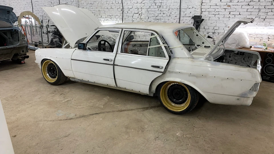 Mercedes-Benz W123 “Frau Didi” 5