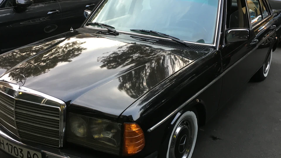 Mercedes-Benz W123 Gangsta Black 3
