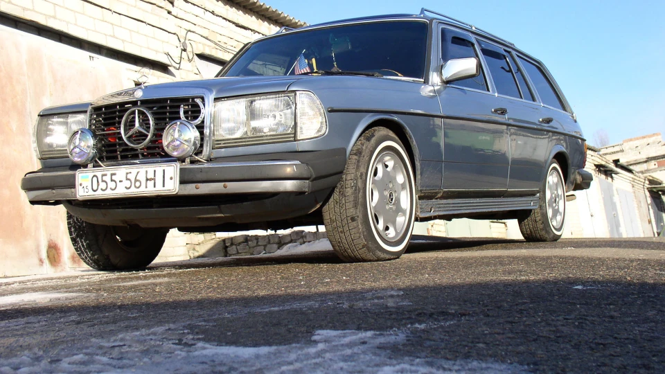 Mercedes-Benz W123 Блакитний Мул 4