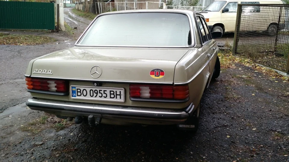 Mercedes-Benz W123 Green 2