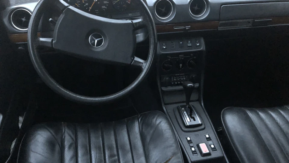 Mercedes-Benz W123 Іграшка 5