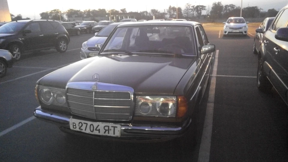 Mercedes-Benz W123 Карамелька