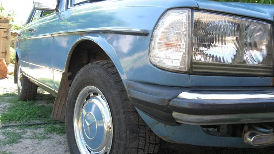 Mercedes-Benz W123 MERCEDES E-Class 200 2