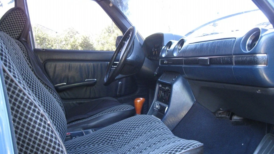 Mercedes-Benz W123 MERCEDES E-Class 200 3