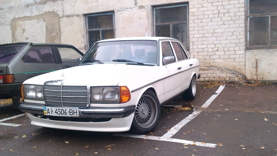 Mercedes-Benz W123 народна валіза 4
