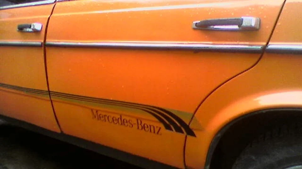 Mercedes-Benz W123 Новорічний Апельсин 2