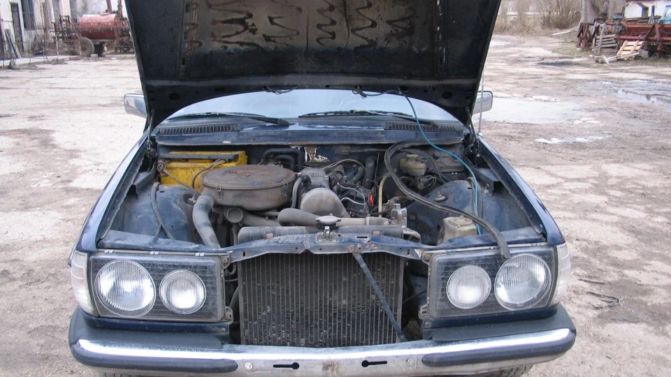 Mercedes-Benz W123 Звичайний трактор 2.4 3