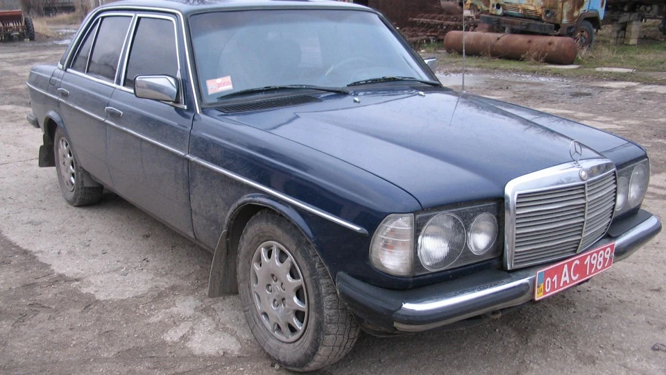 Mercedes-Benz W123 Звичайний трактор 2.4 4