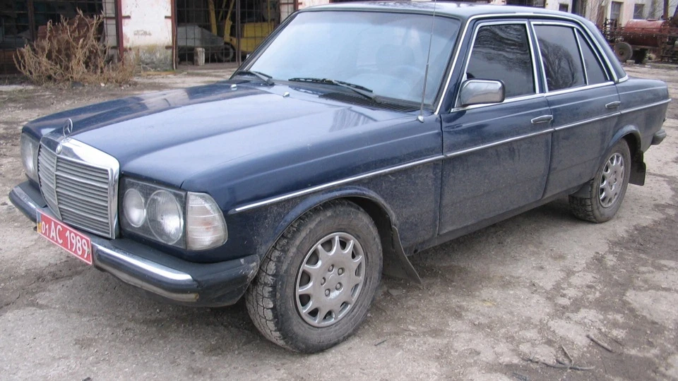 Mercedes-Benz W123 Звичайний трактор 2.4 5