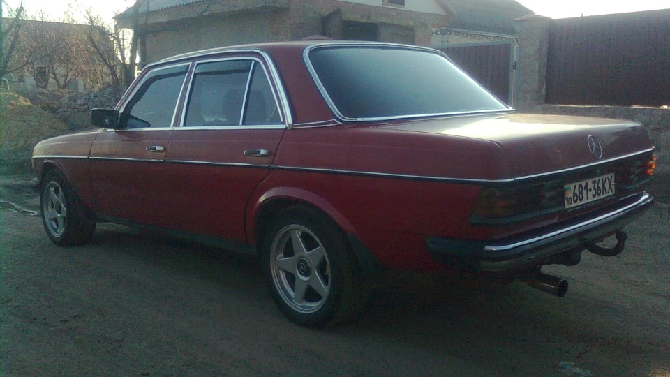 Mercedes-Benz W123 Parents CAR 2