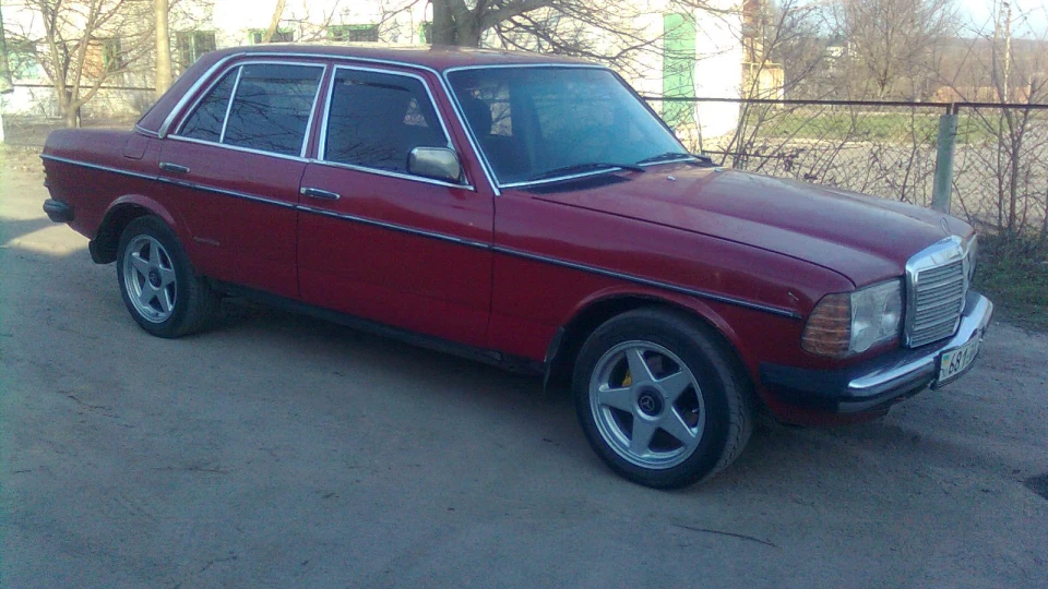Mercedes-Benz W123 Parents CAR 3