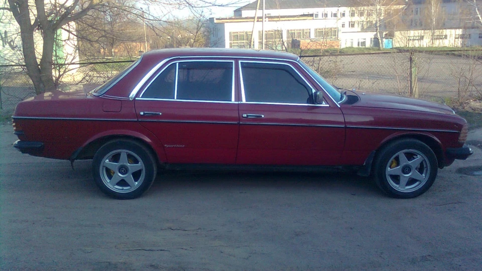 Mercedes-Benz W123 Parents CAR 4