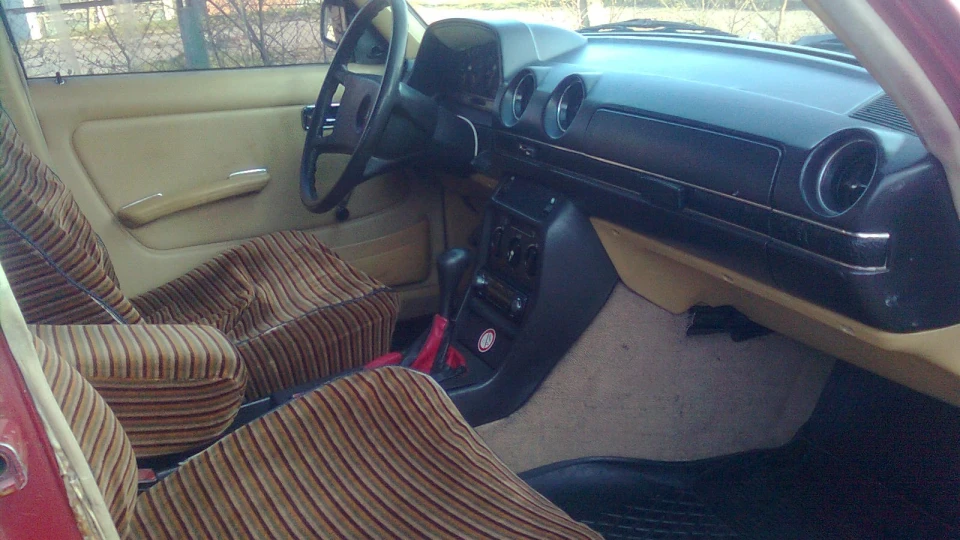 Mercedes-Benz W123 Parents CAR 5