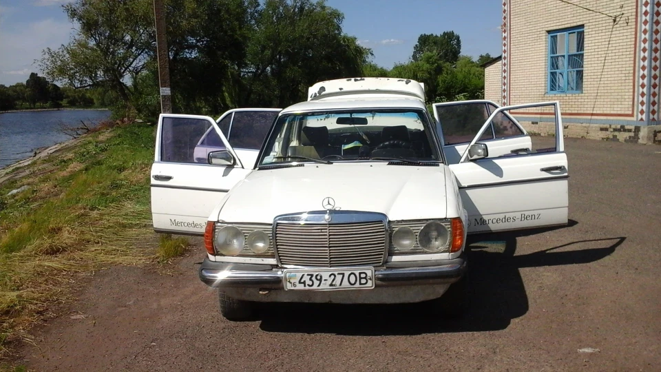 Mercedes-Benz W123 проковтнення 2