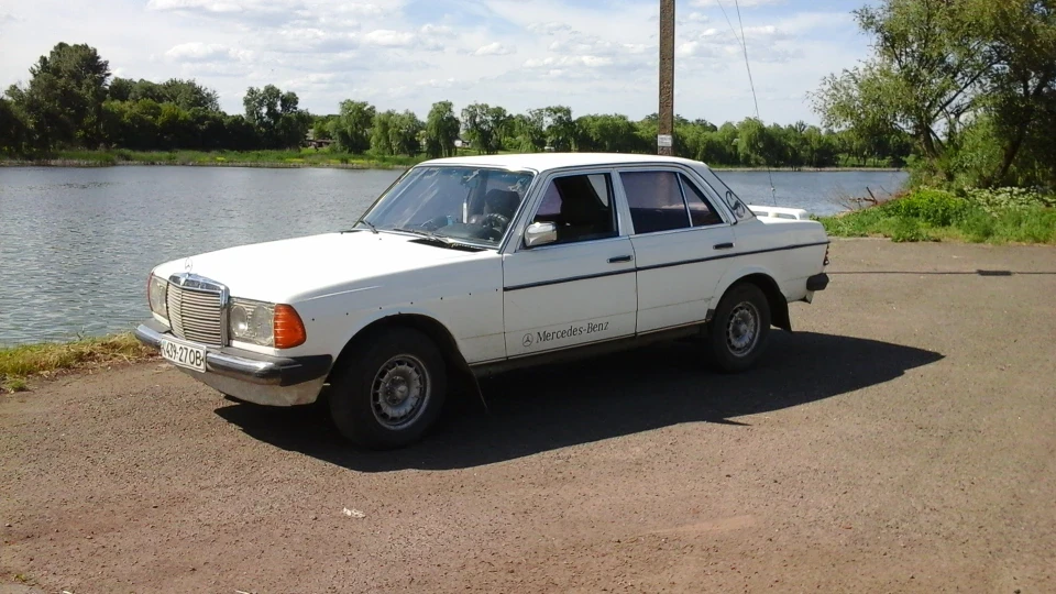 Mercedes-Benz W123 проковтнення 4