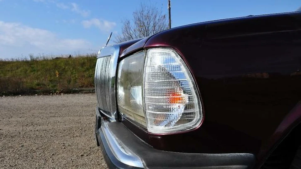 Mercedes-Benz W123 (RedBull) 4
