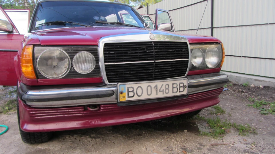Mercedes-Benz W123 S123 300TD 2