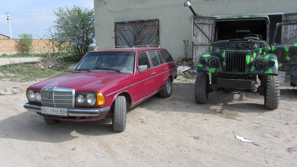 Mercedes-Benz W123 S123 300TD 4