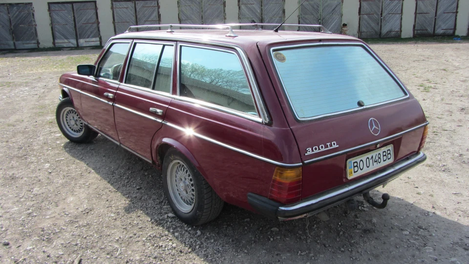 Mercedes-Benz W123 S123 300TD 5