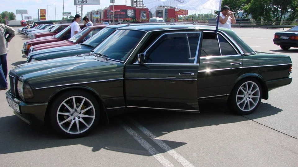 Mercedes-Benz W123 Супер була машина. 5