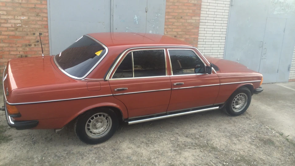 Mercedes-Benz W123 W123-230E DED 2