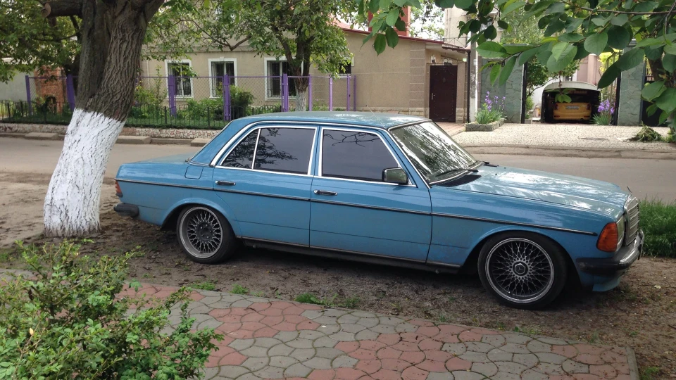 Mercedes-Benz W123 winter drift car 5