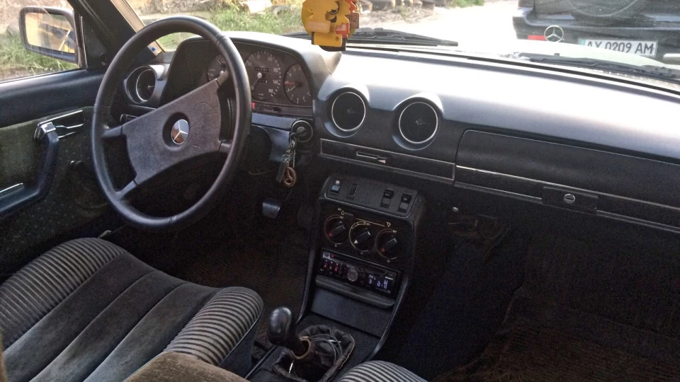 Mercedes-Benz W123 Зелений Овочі)