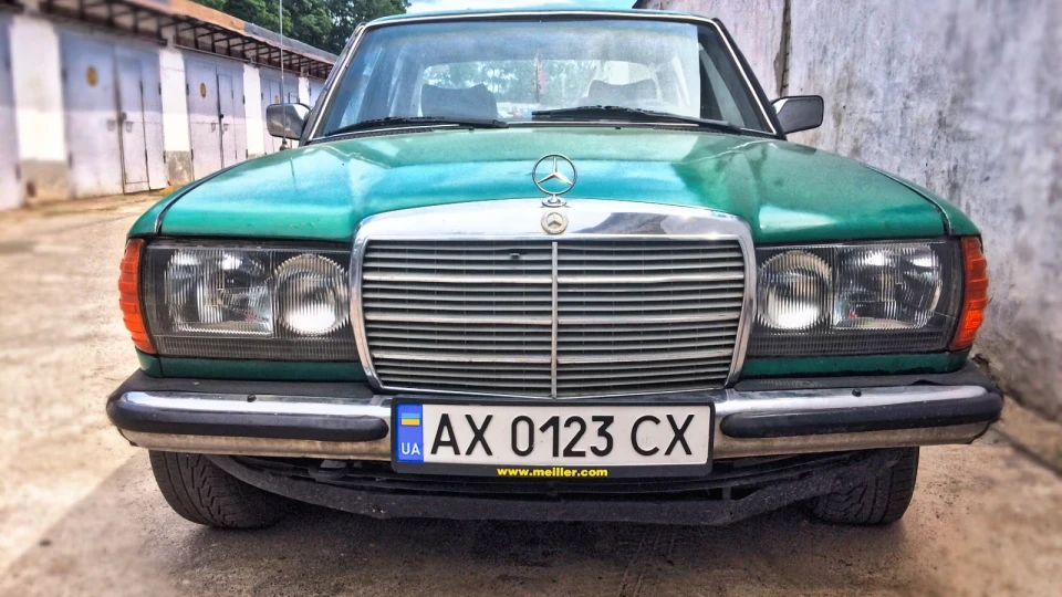 Mercedes-Benz W123 Зелений Овочі) 3