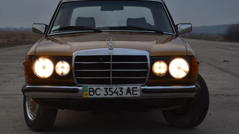 Mercedes-Benz W123 Золотко 4