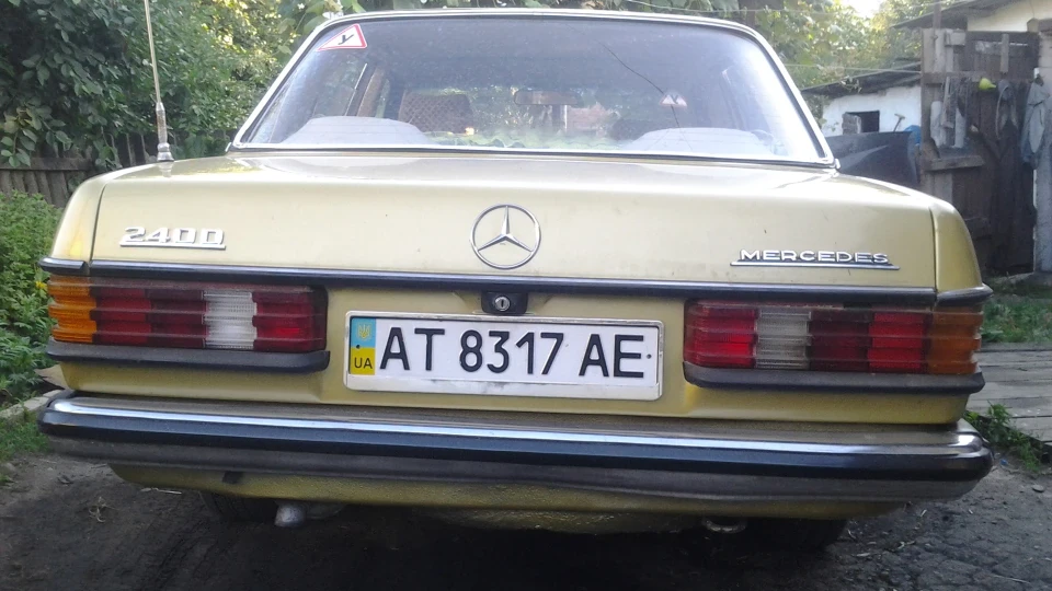 Mercedes-Benz W123 Золотий металік 5