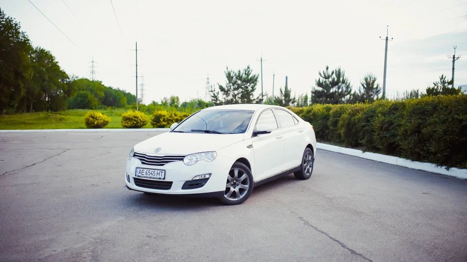 MG 550 White Pearl