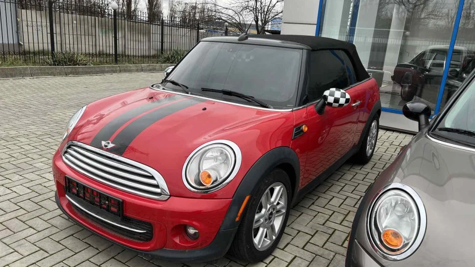 MINI Cabrio Червоний кабрік 2