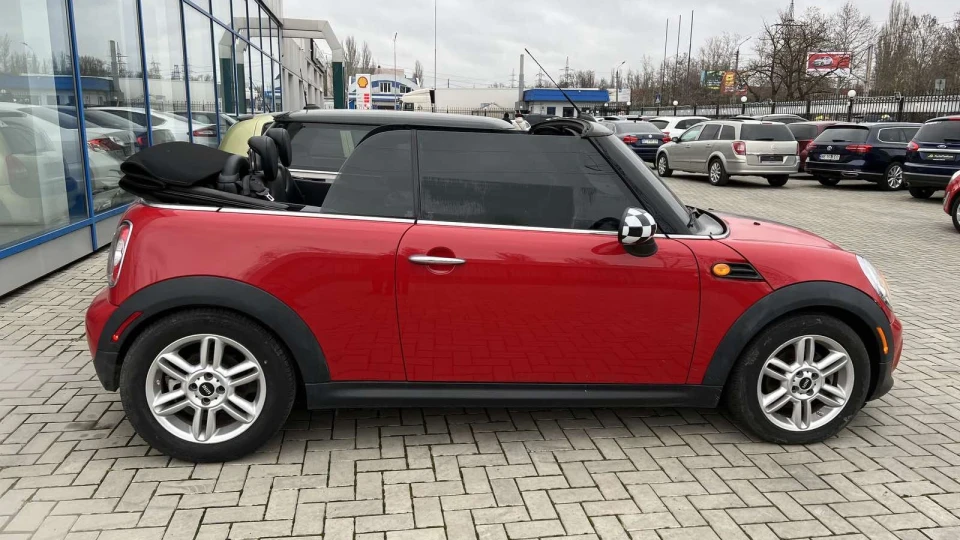 MINI Cabrio Червоний кабрік 3