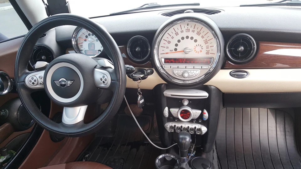 MINI Clubman Жовток 2